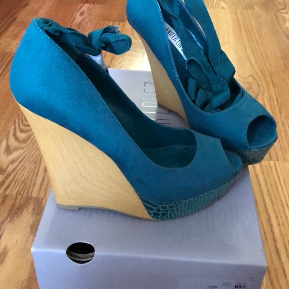 🔥JLO Sophia Teal Wedge🔥 - Picture 2 of 3